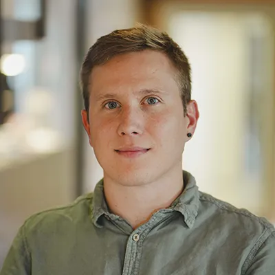 Portraitbild von Simone Pinana, Kontaktlinsen Experte