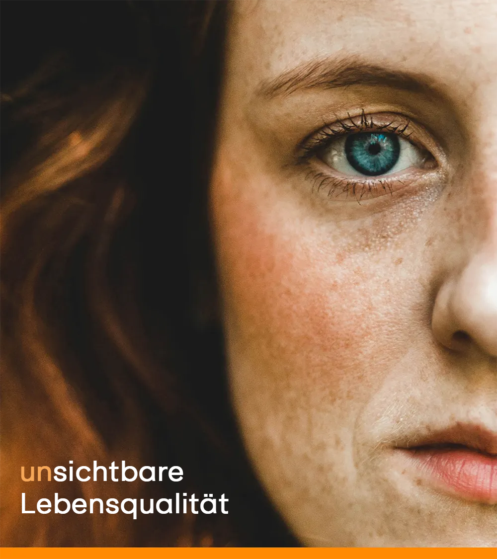 Stimmungsbild Portrait halbes Gesicht, ausdrucksstarkes Auge Frau für Homescreen